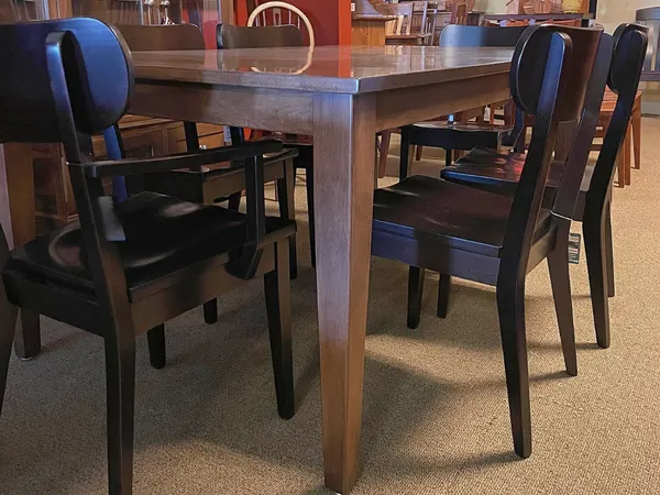 42"x66" Extension Dining Set with 2 leaves