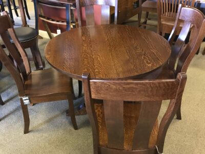 Mission 42" round table with 2 leaves , and 4 chairs